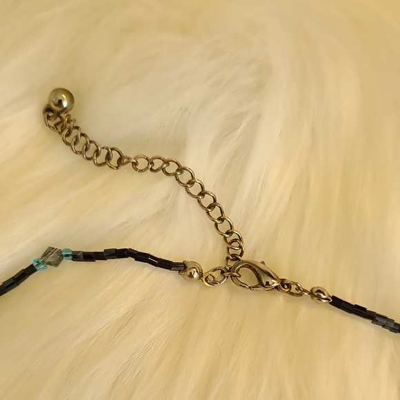 Elegant Green Beaded Necklace - Picture 4 of 4